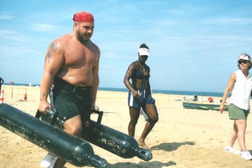 Musclebear Strongman At The Beach